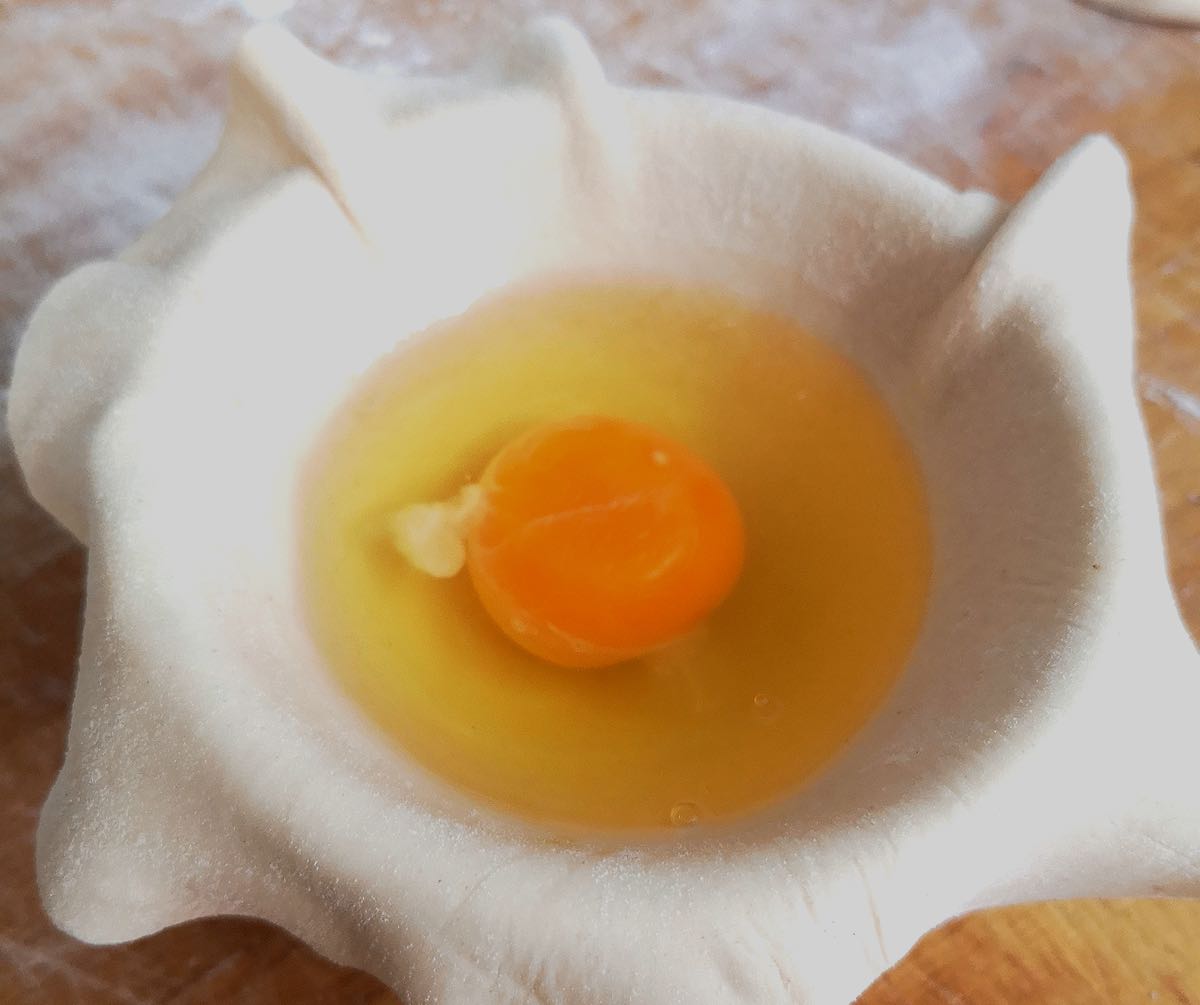 ricetta con le uova - raviolo medievale ripieno di uovo