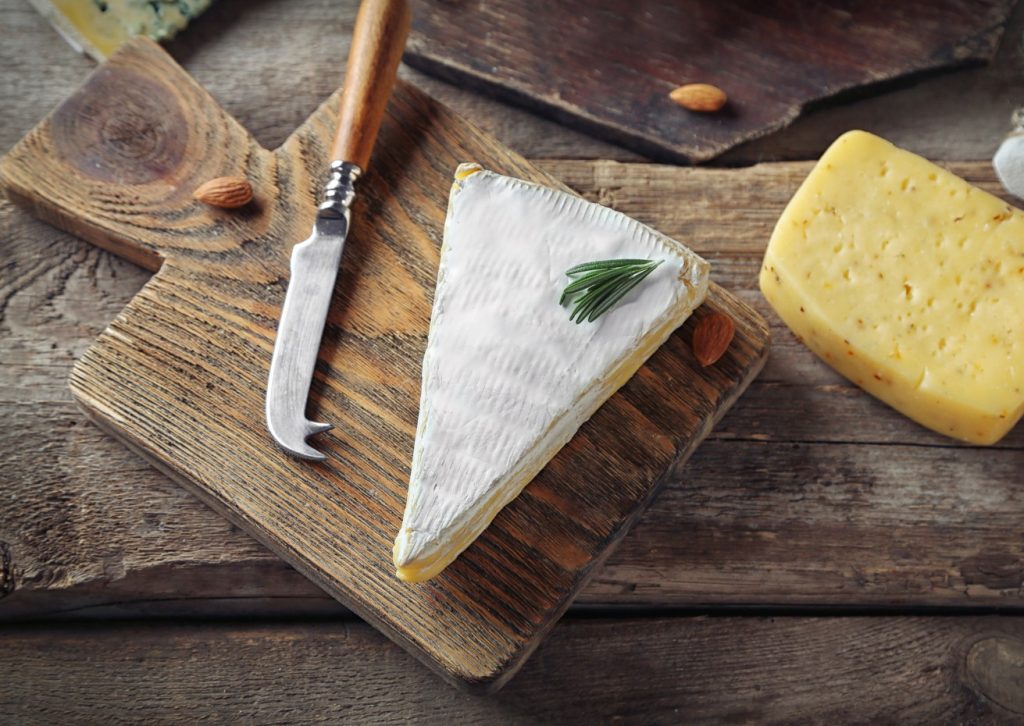 coltello da formaggio a forchetta