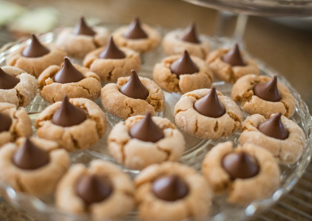 biscotti al burro di arachidi e cioccolato per il cookie swap americano
